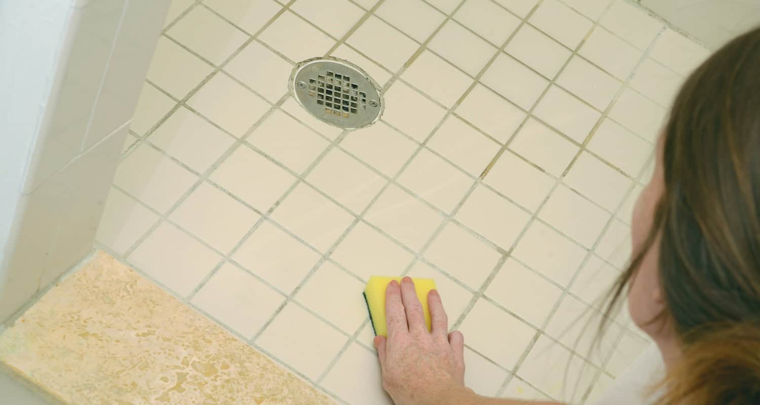 Skimmelsvamp på badeværelset: 3 effektive metoder til fjernelse og forebyggelse